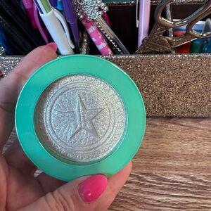 Jeffree Star Mint Compact with Shimmering Silver Highlighter
